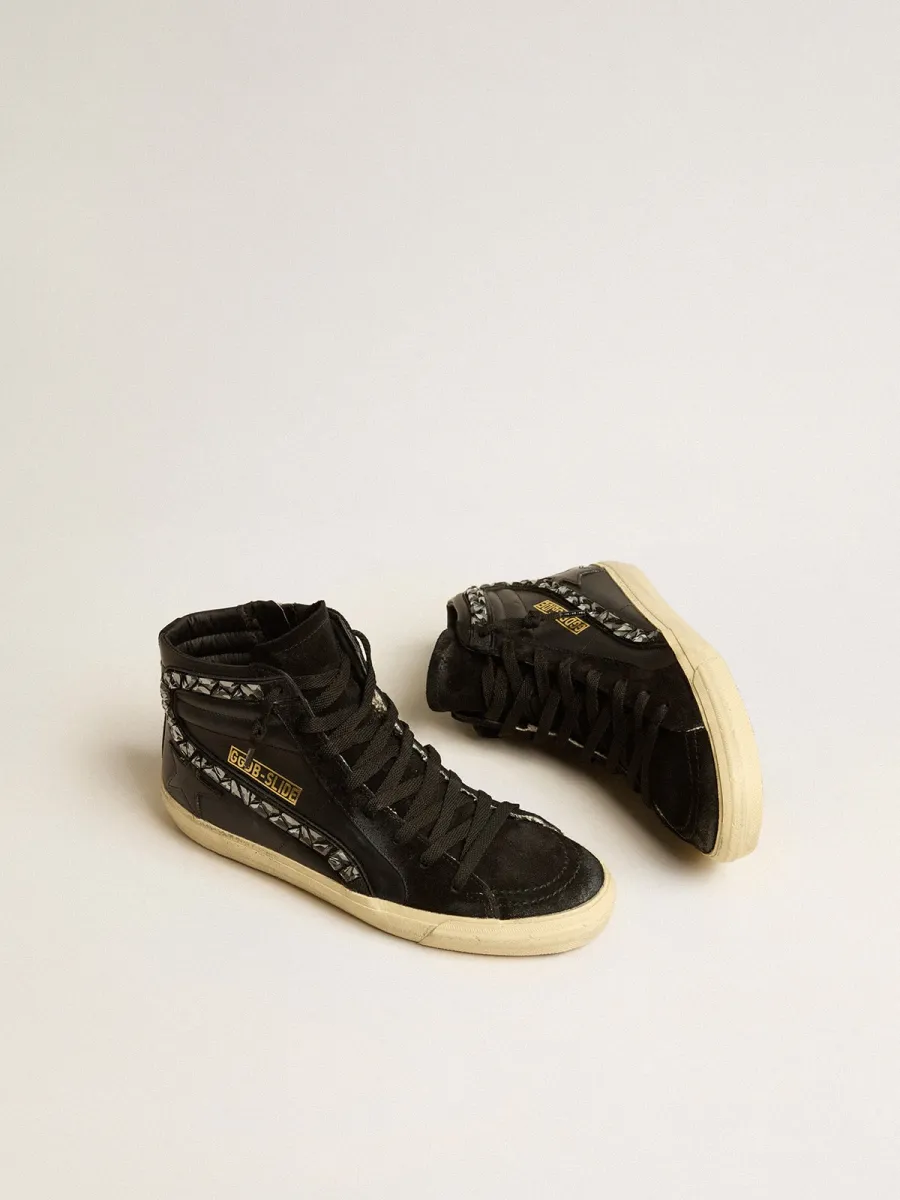 Slide in pelle con stella nera e virgola in cristalli Swarovski