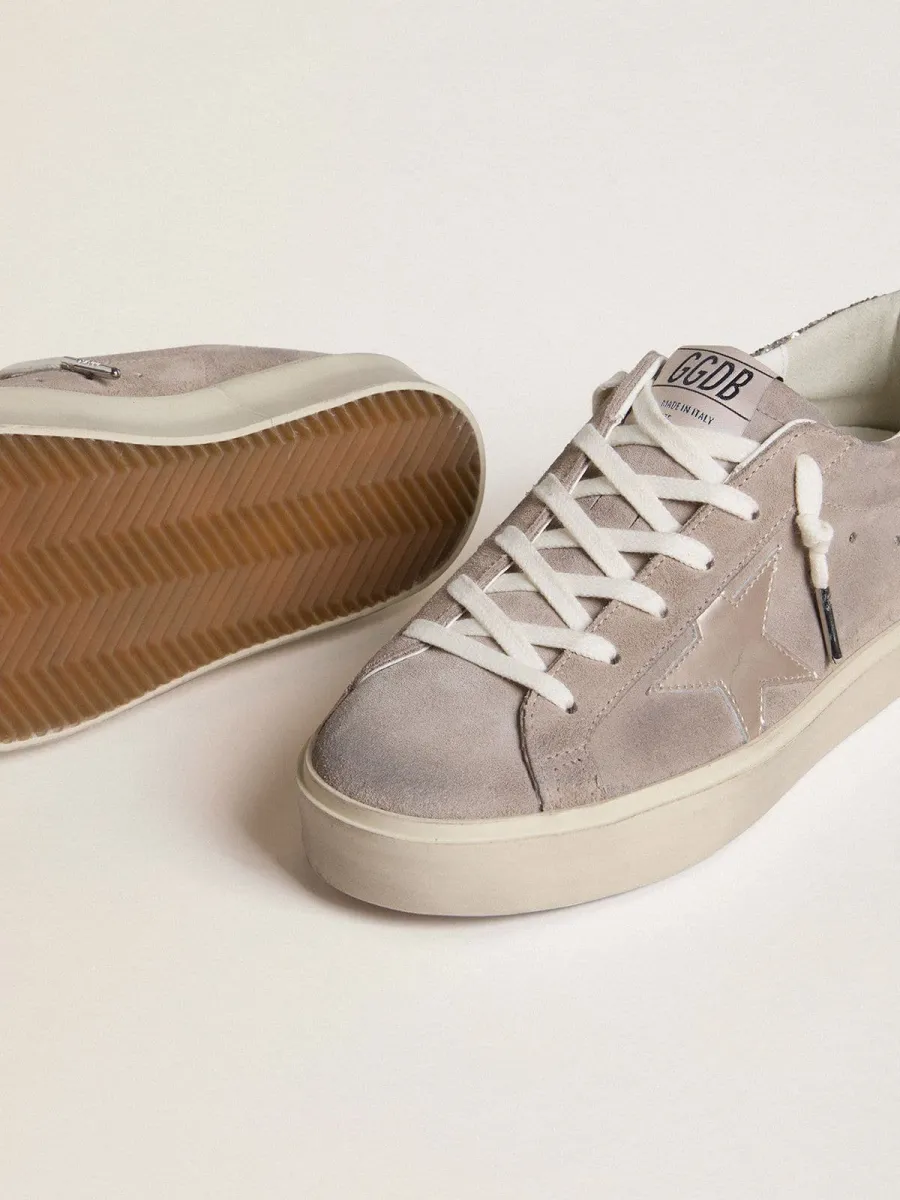 Hi Star Donna in suede beige con stella in pelle laminata e talloncino in glitter