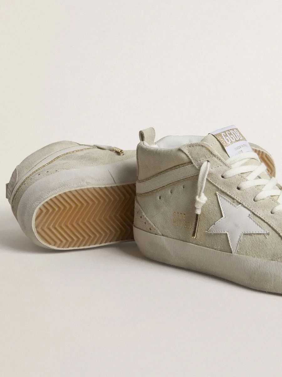 Mid Star in suede color grigio chiaro con stella in pelle bianca