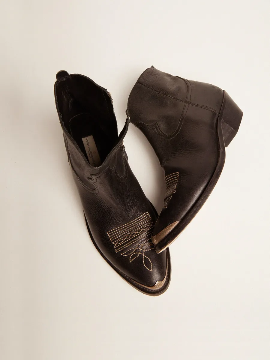 Stivaletti Young in pelle nera con ricamo color sabbia