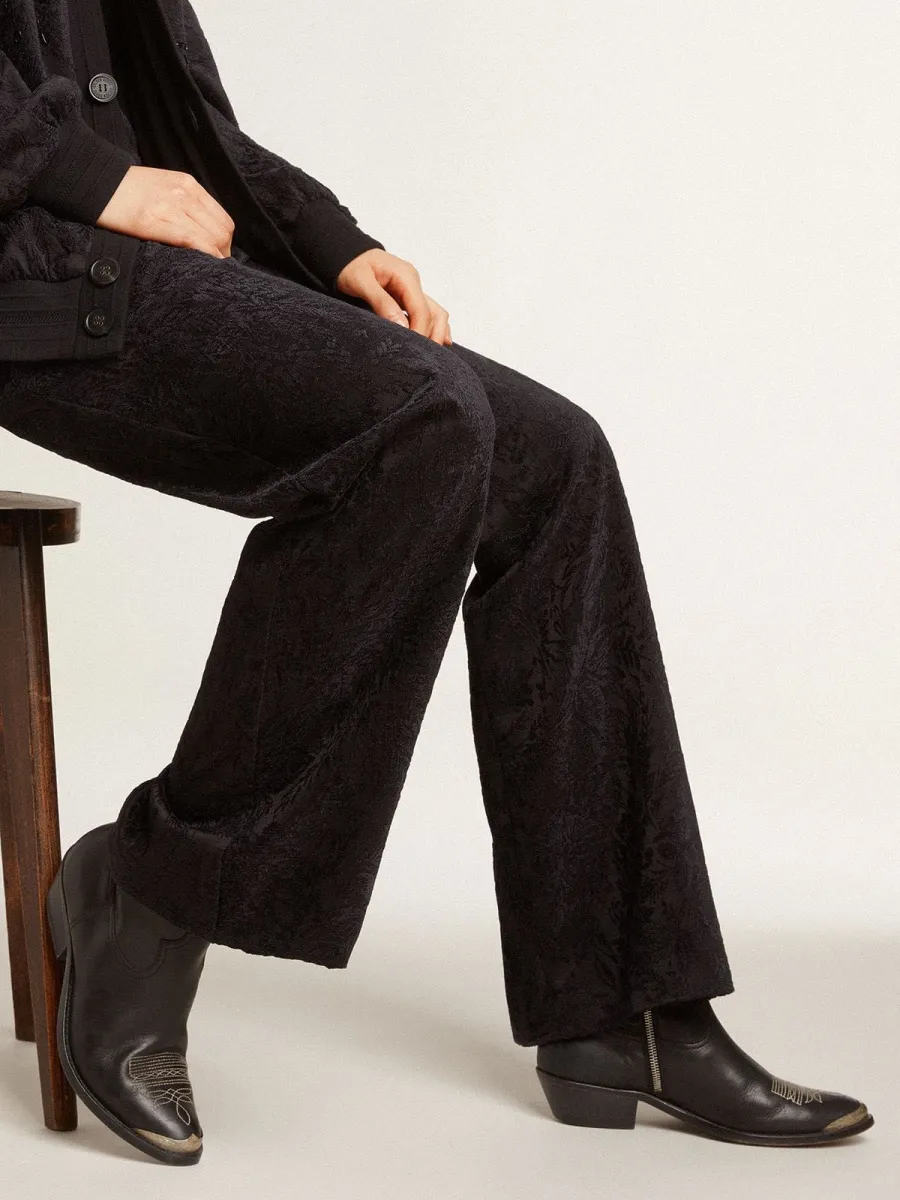 Stivaletti Young in pelle nera con ricamo color sabbia