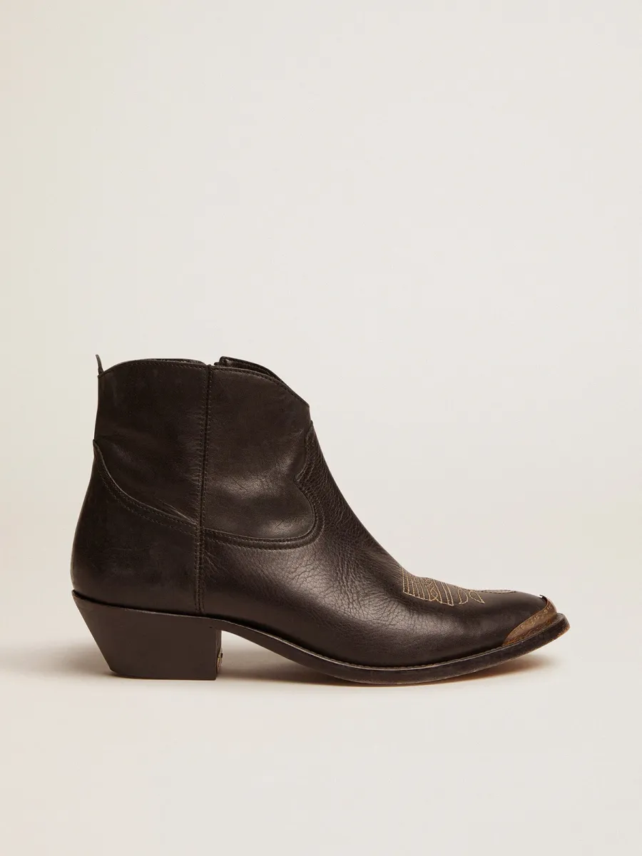 Stivaletti Young in pelle nera con ricamo color sabbia