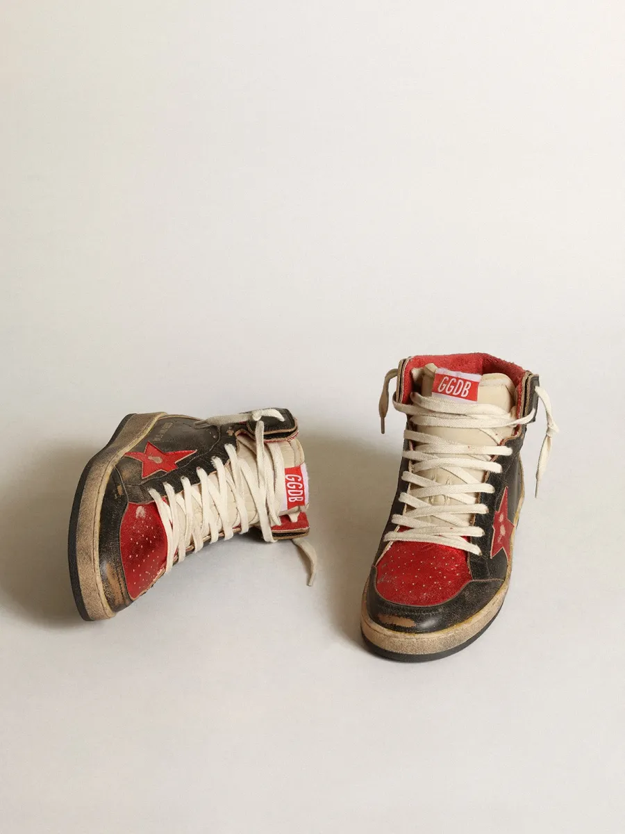 Sky-Star Donna in pelle lucida nera con stella rossa