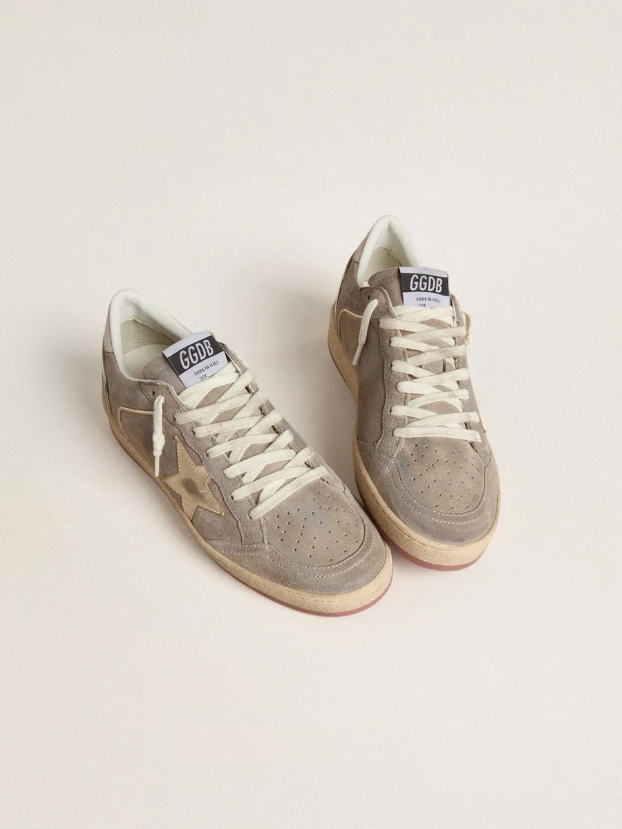 Ball Star Donna in suede beige con stella in pelle laminata oro e scritta in perle