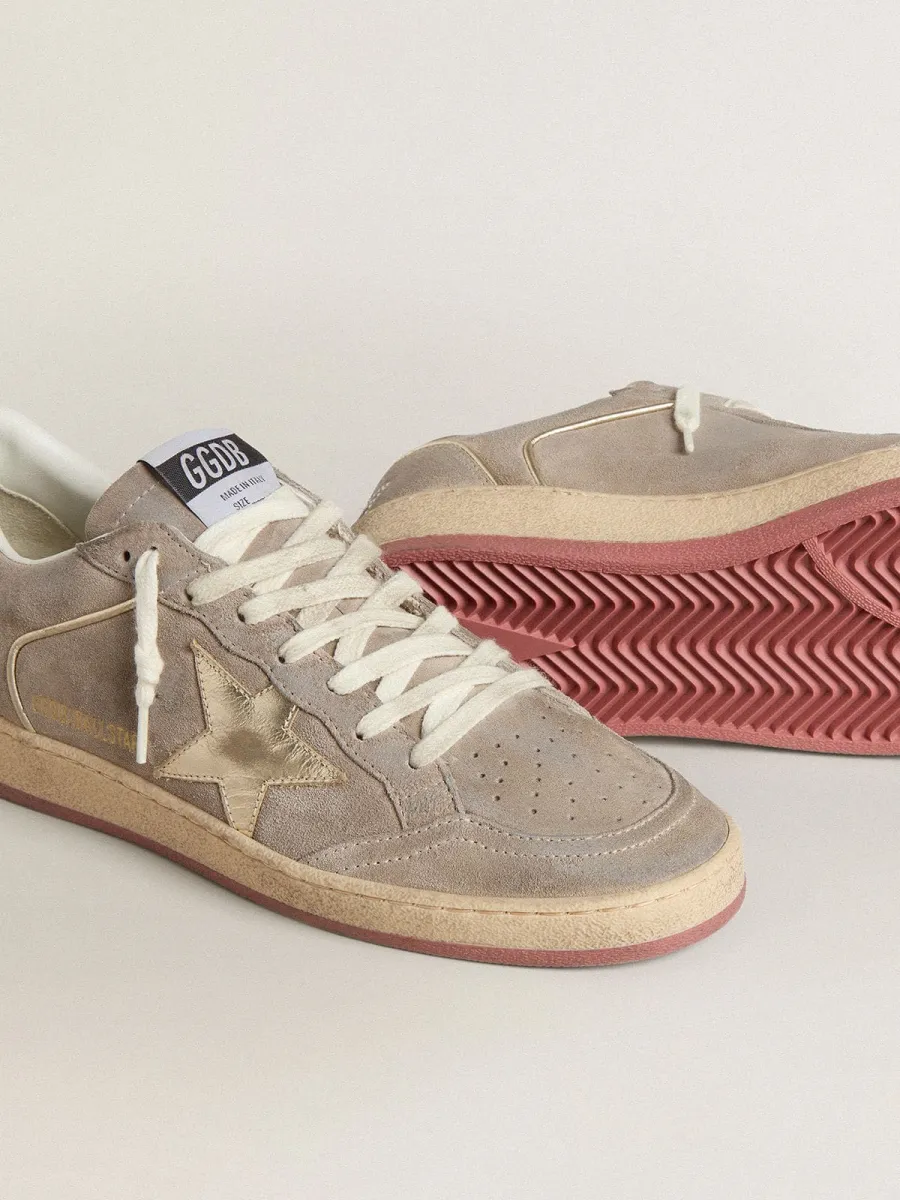Ball Star Donna in suede beige con stella in pelle laminata oro e scritta in perle