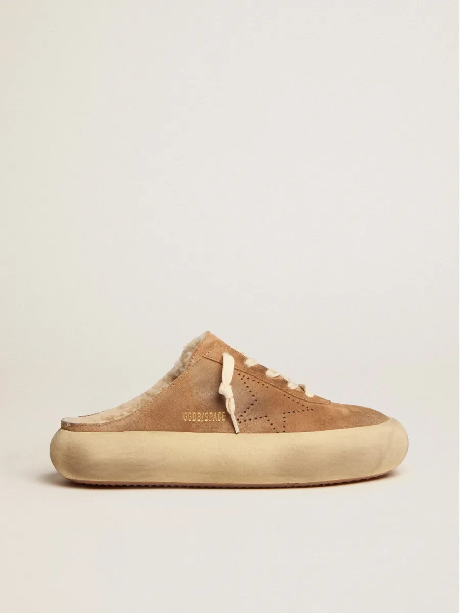 Scarpe Space-Star Sabot Donna in suede color tabacco e fodera in shearling