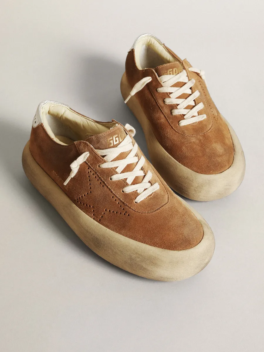 Space-Star Donna in suede tabacco con stella traforata
