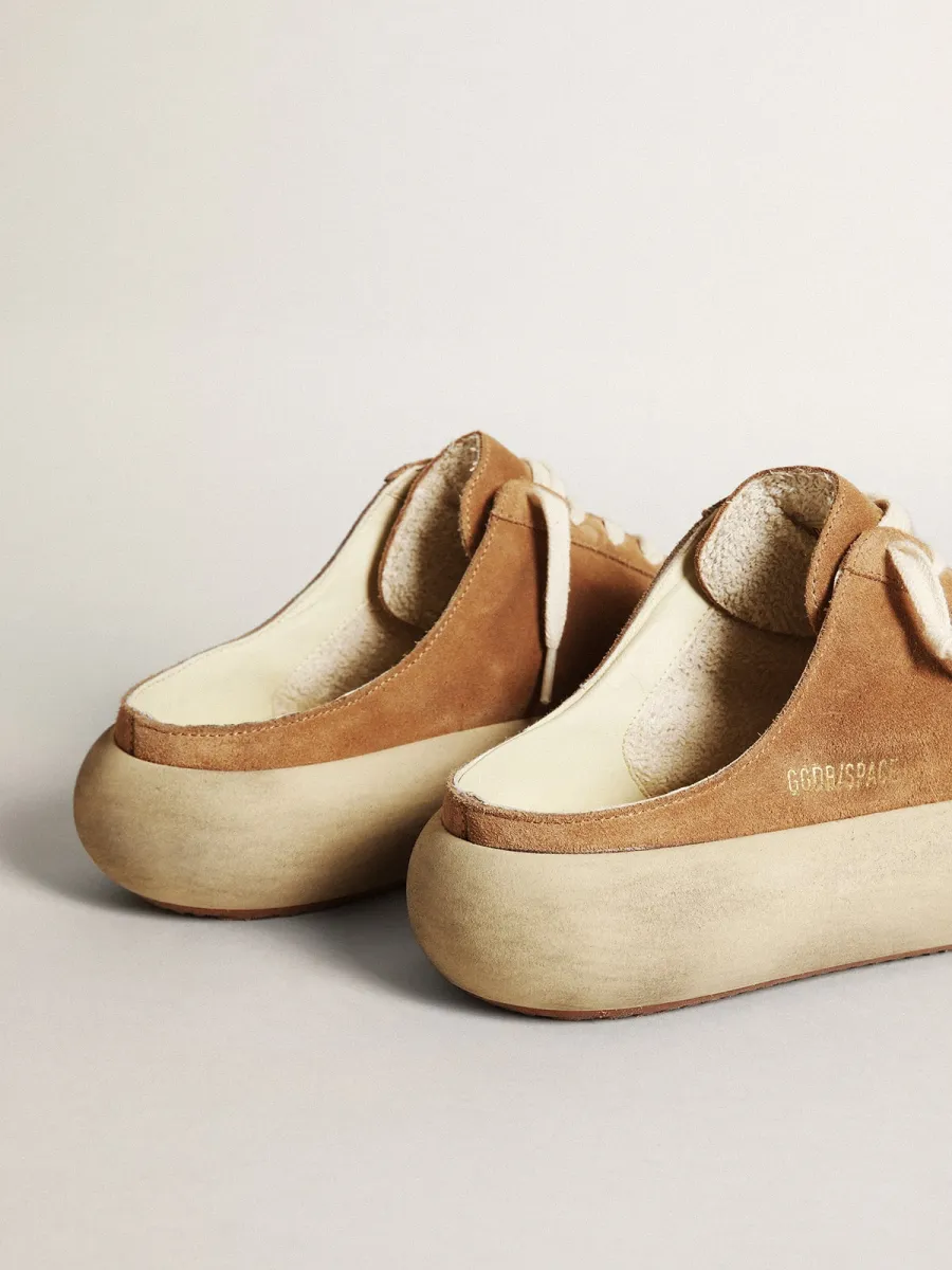 Space-Star Sabot Donna in suede tabacco con stella traforata