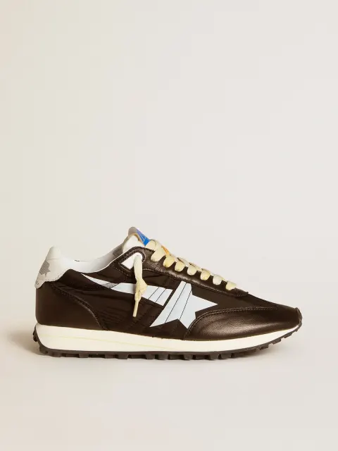 Marathon Donna con tomaia in nylon di colore nero e stella bianca