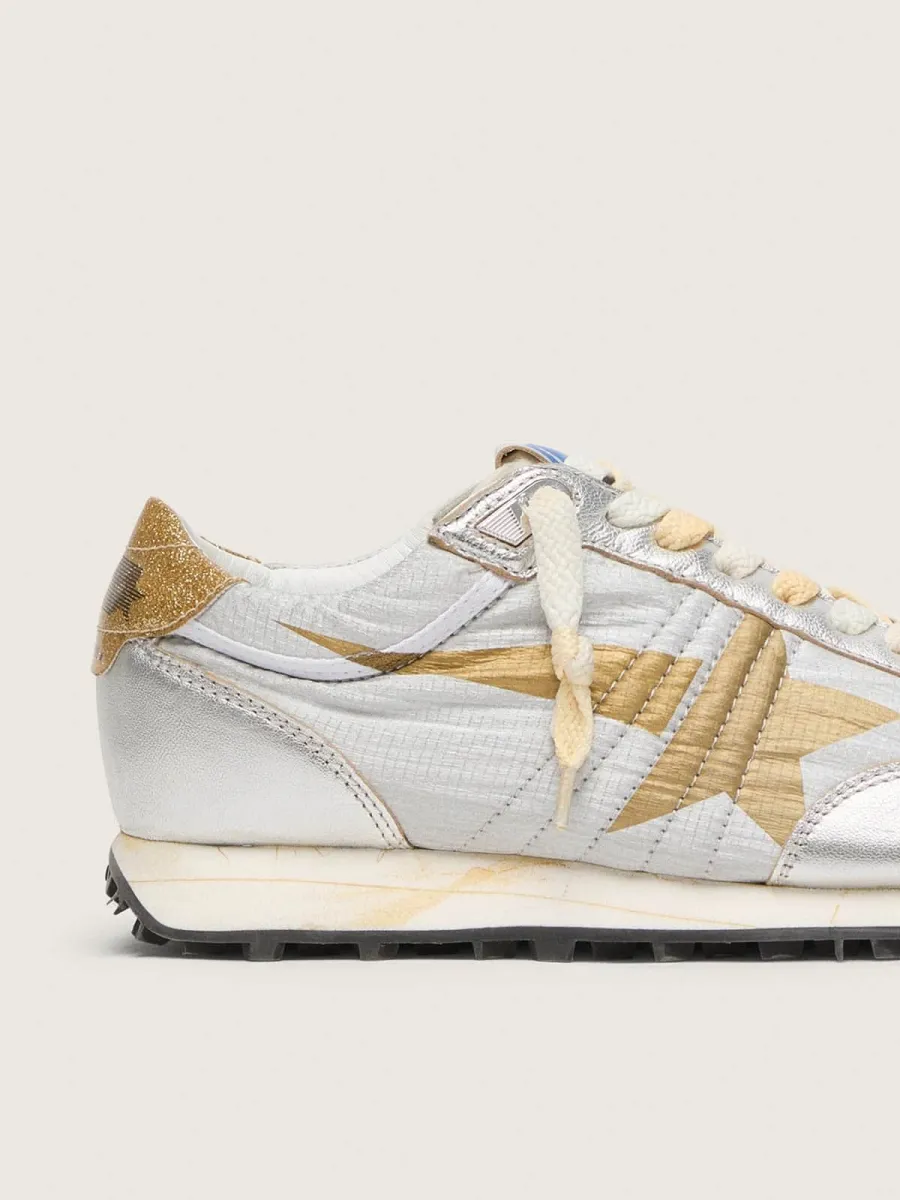 Marathon Donna con tomaia in nylon ripstop di colore argento e stella oro