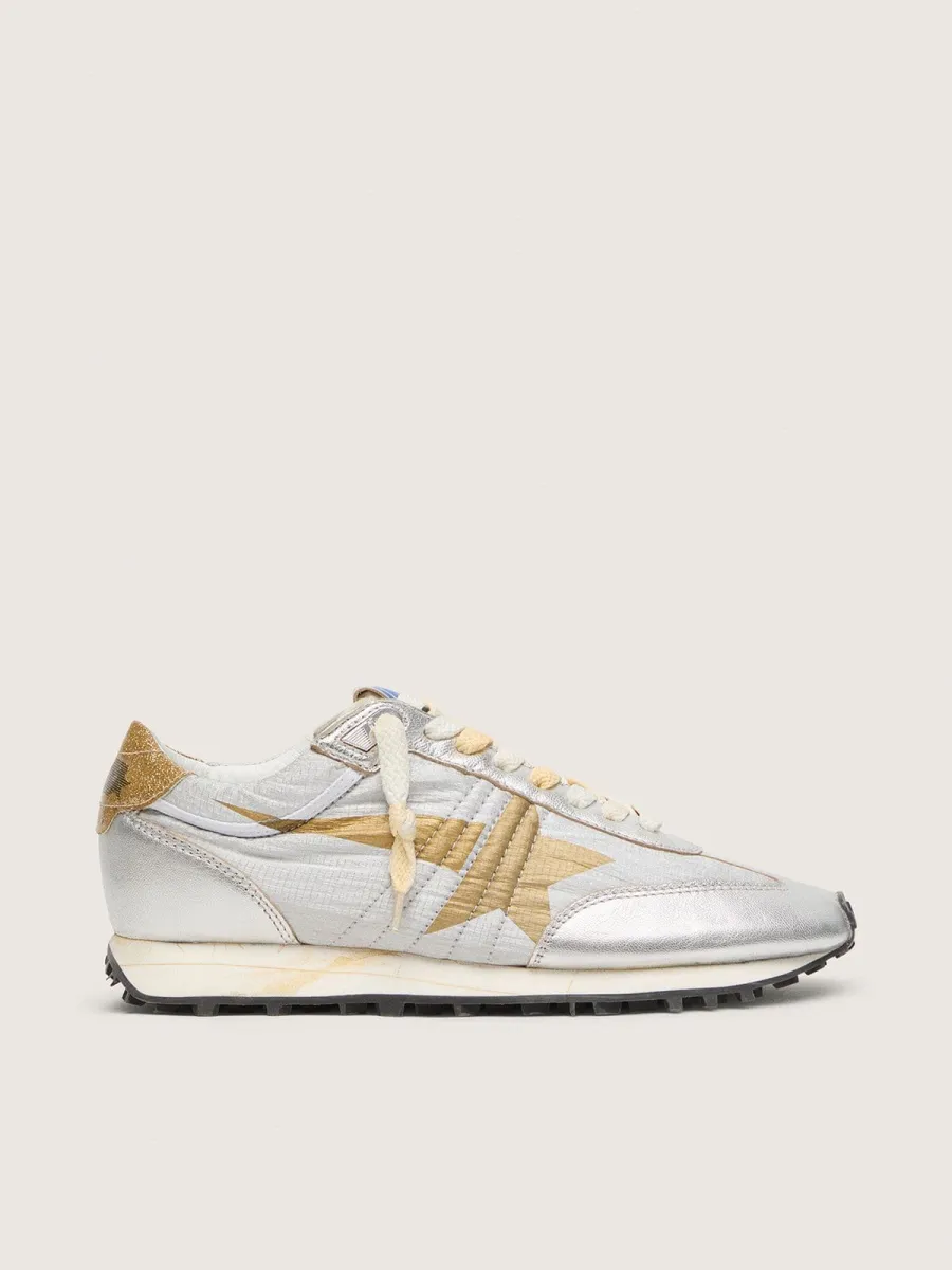 Marathon Donna con tomaia in nylon ripstop di colore argento e stella oro