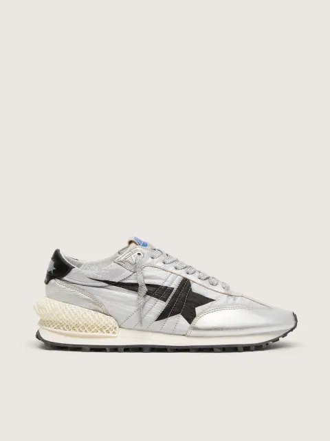 Marathon Donna con tomaia in nylon ripstop di colore argento e stella nera