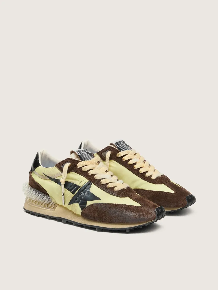 Marathon donna in nylon giallo lime, con stella nera e inserti in suede marrone