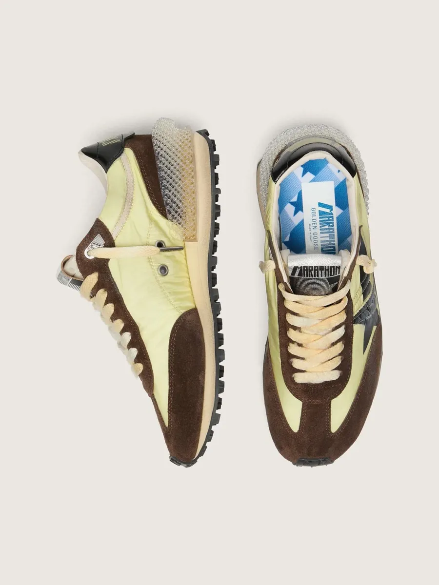 Marathon donna in nylon giallo lime, con stella nera e inserti in suede marrone