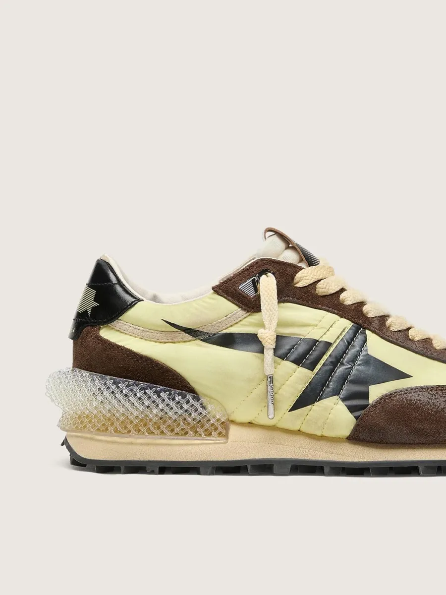 Marathon donna in nylon giallo lime, con stella nera e inserti in suede marrone