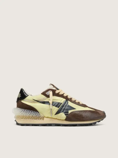 Marathon donna in nylon giallo lime, con stella nera e inserti in suede marrone