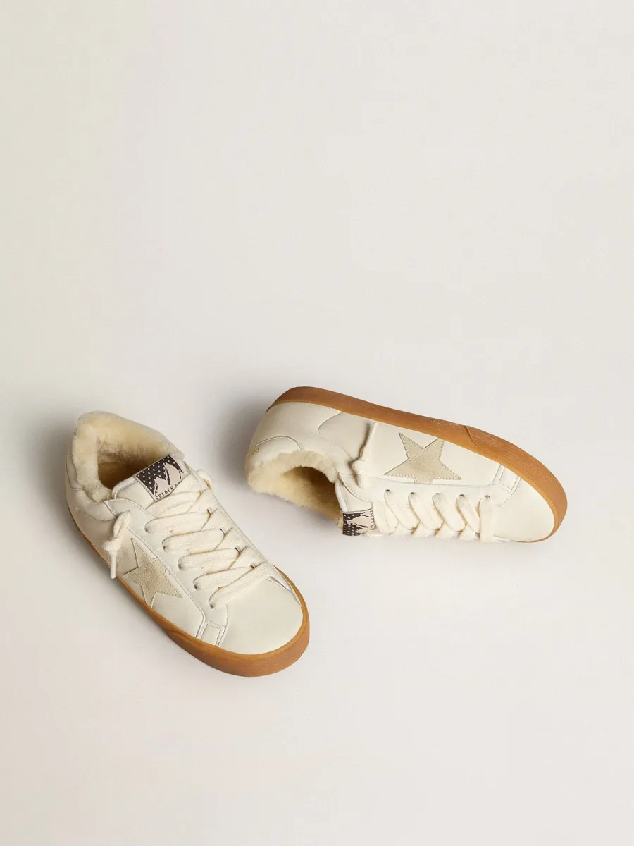 Super-Star in nappa bianca con stella in suede e fodera in shearling