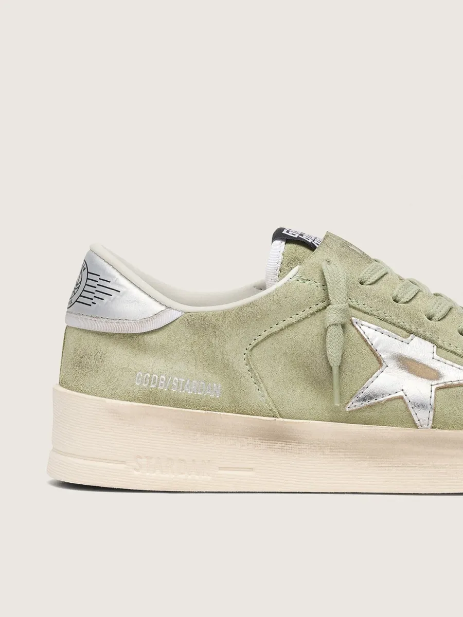 Stardan donna in suede verde salvia con stella laminata argento