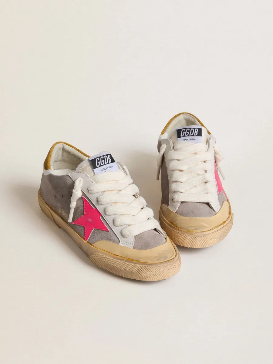 Super-Star Donna in suede tortora con stella in pelle fucsia e talloncino in suede ocra
