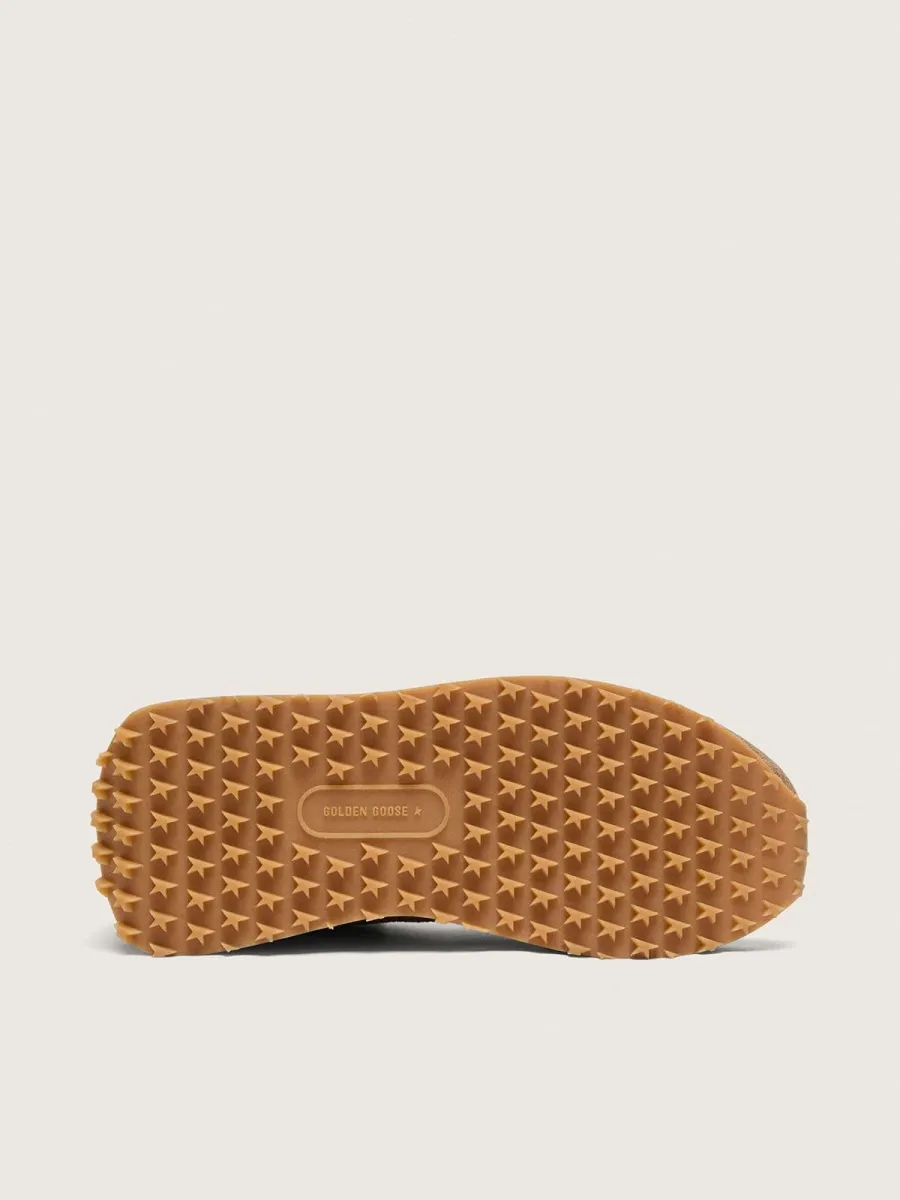 Marathon donna in suede tabacco con stella bianca