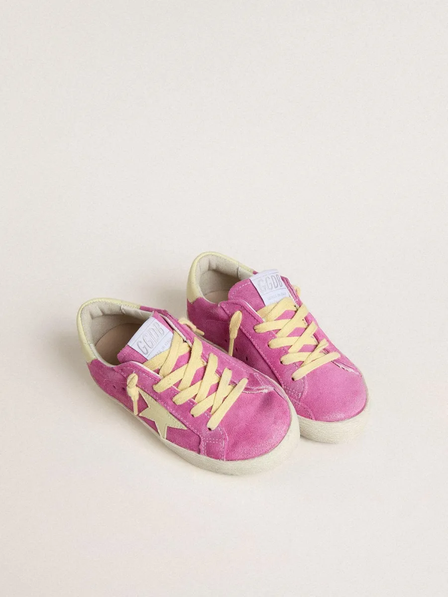 Super-Star Young in suede rosa con stella e talloncino giallo chiaro