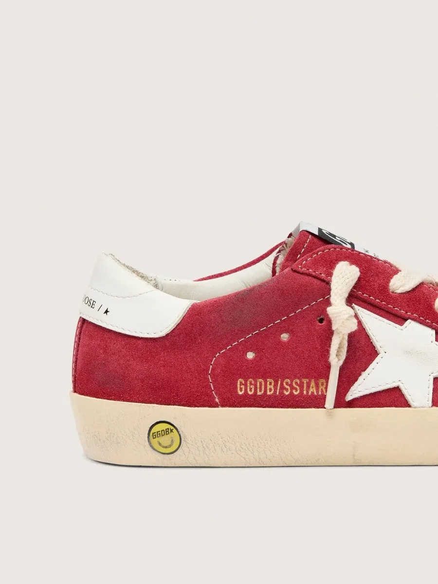 Super-Star Young in suede rosso con stella e talloncino in pelle bianca