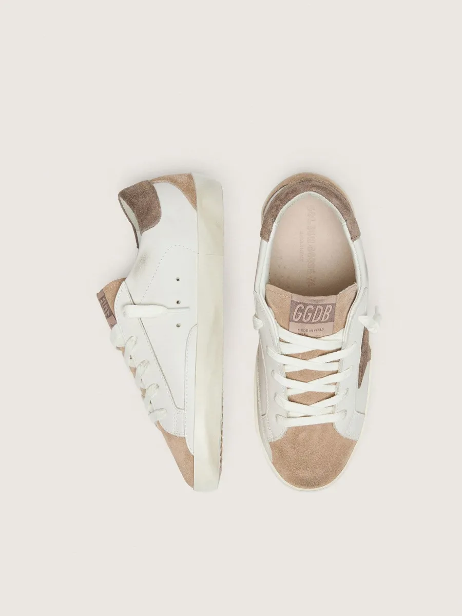 Super-Star young in pelle bianca con stella in suede grigio scuro e inserti in suede beige