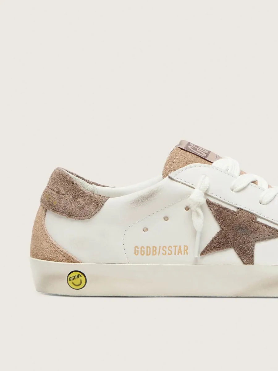 Super-Star young in pelle bianca con stella in suede grigio scuro e inserti in suede beige
