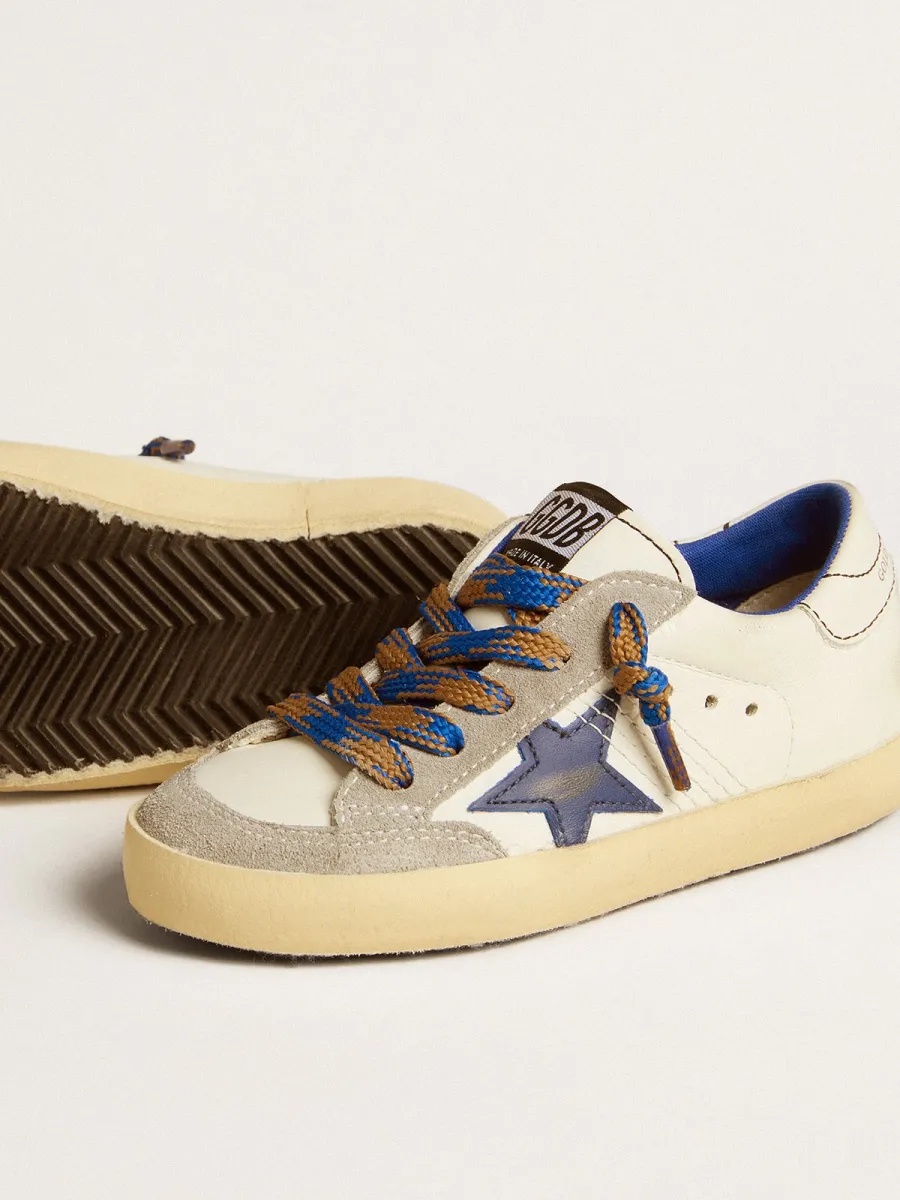 Super-Star Young con stella in pelle blu e inserti in suede ghiaccio