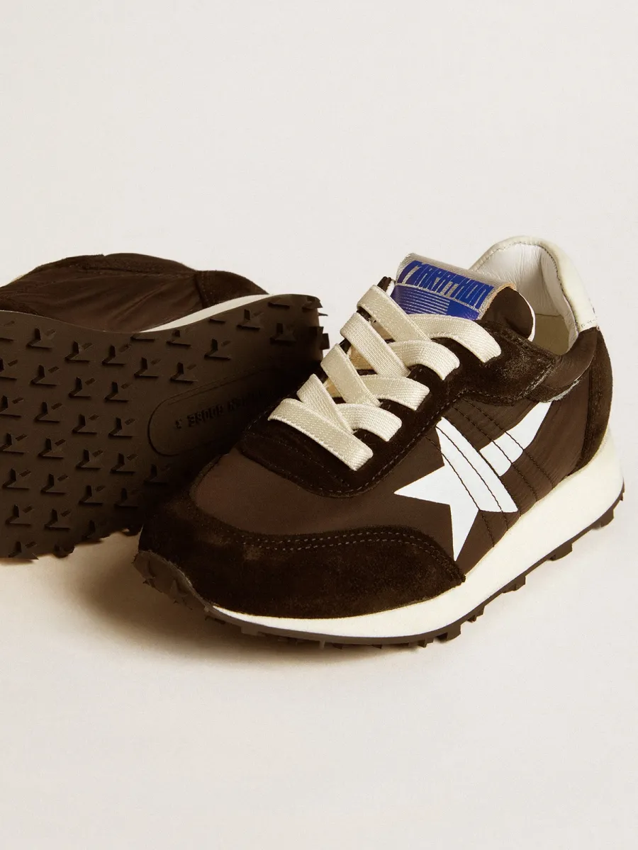Marathon Young in nylon nero con stella stampata e talloncino in pelle