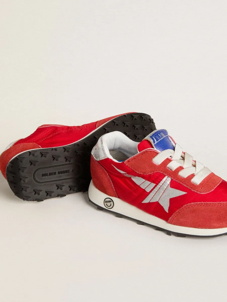 Marathon Young in nylon rosso con stella stampata e talloncino in pelle