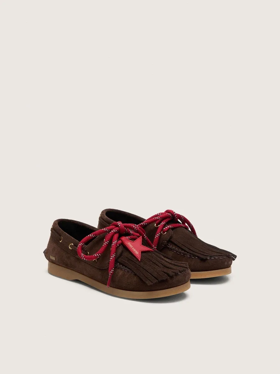 Mocassino Cruise young in suede marrone con frange in suede ton sur ton e lacci rossi