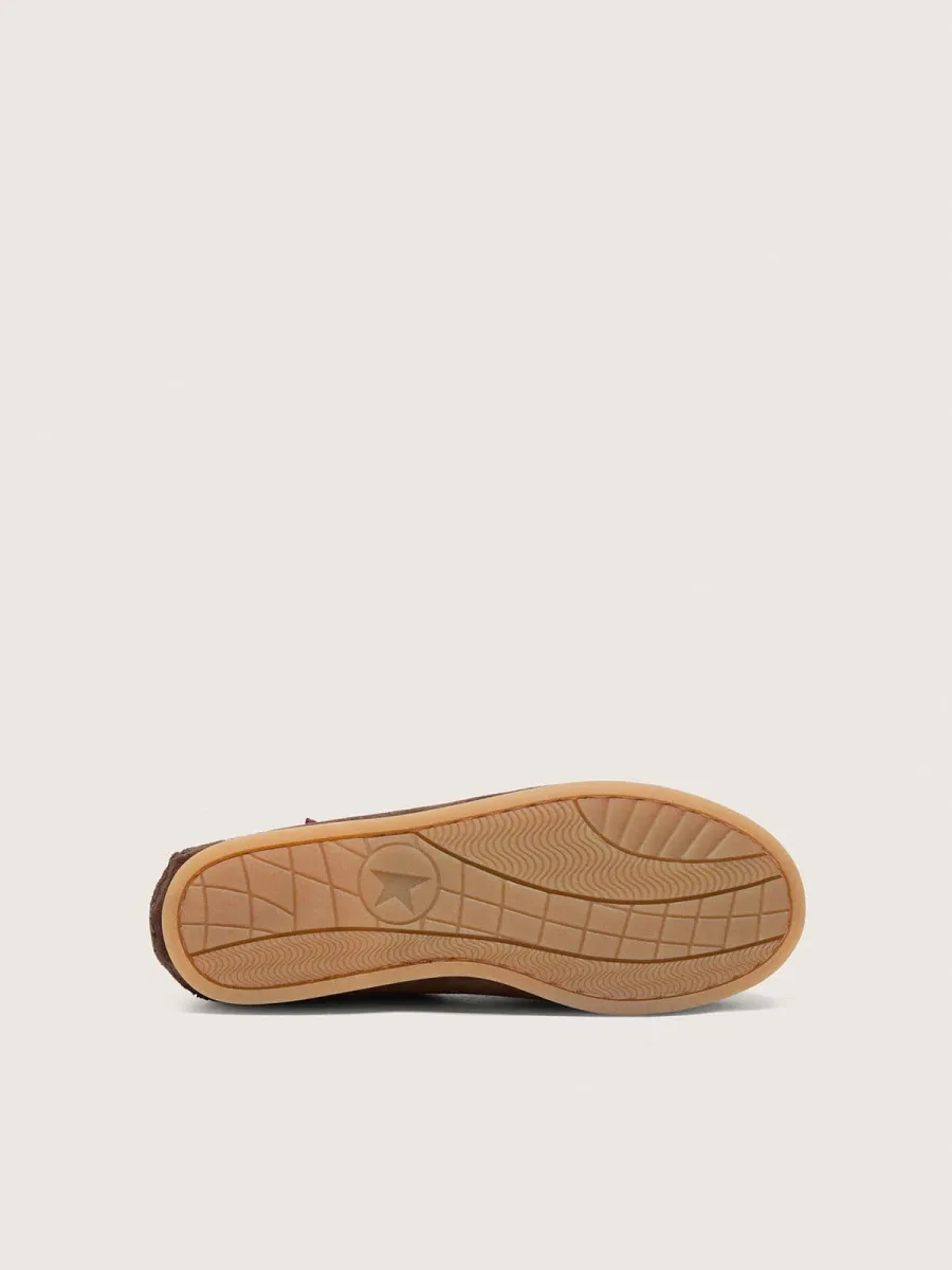 Mocassino Cruise young in suede marrone con frange in suede ton sur ton e lacci rossi